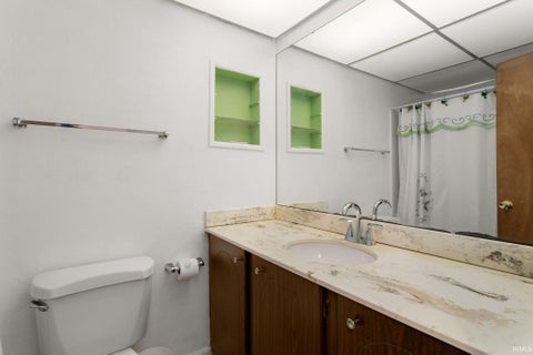 Tiny photo for 412 E Hively Avenue, Elkhart, IN 46517 (MLS # 202639825)