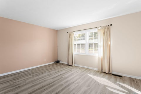 Tiny photo for 412 E Hively Avenue, Elkhart, IN 46517 (MLS # 202639825)