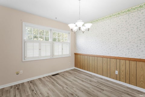 Tiny photo for 412 E Hively Avenue, Elkhart, IN 46517 (MLS # 202639825)