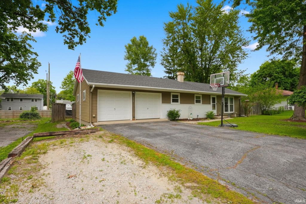 Photo of 3359 Eastwood Drive, Fort Wayne, IN 46805 (MLS # 202620275)