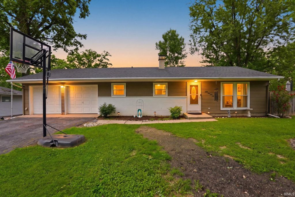 Photo of 3359 Eastwood Drive, Fort Wayne, IN 46805 (MLS # 202620275)
