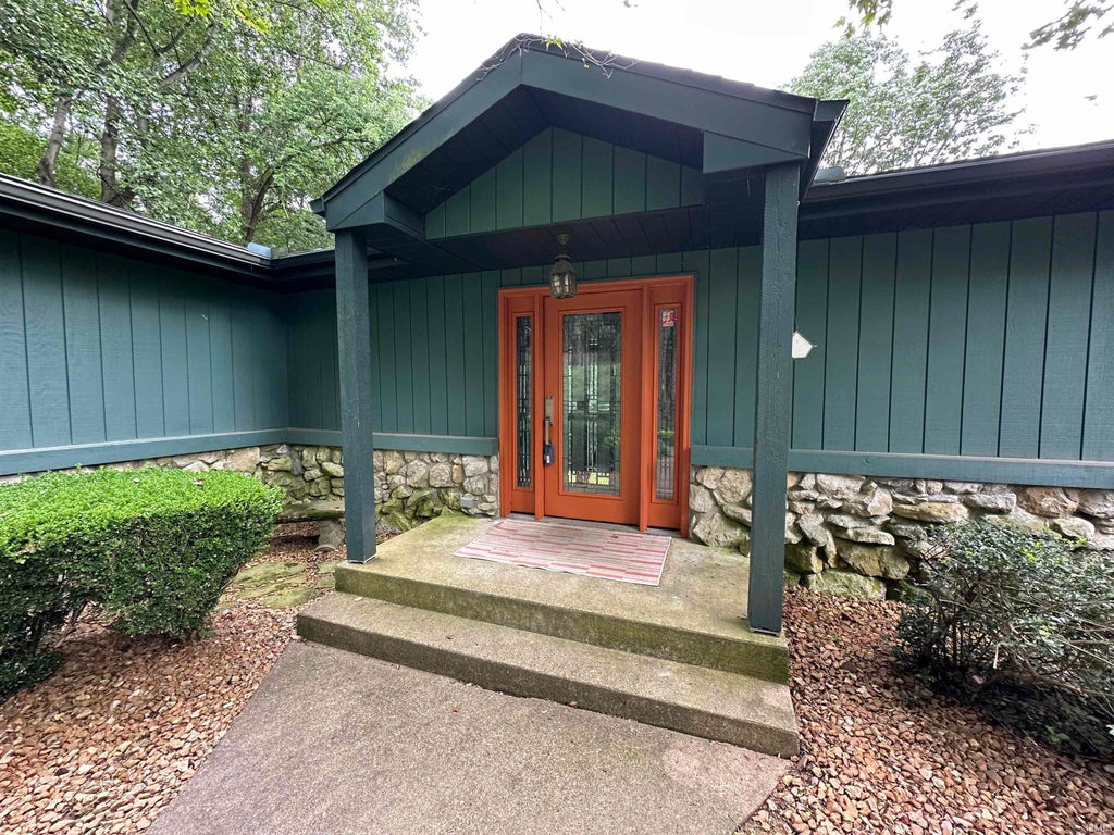 Photo of 701 Marigold Court, Evansville, IN 47712 (MLS # 202627730)