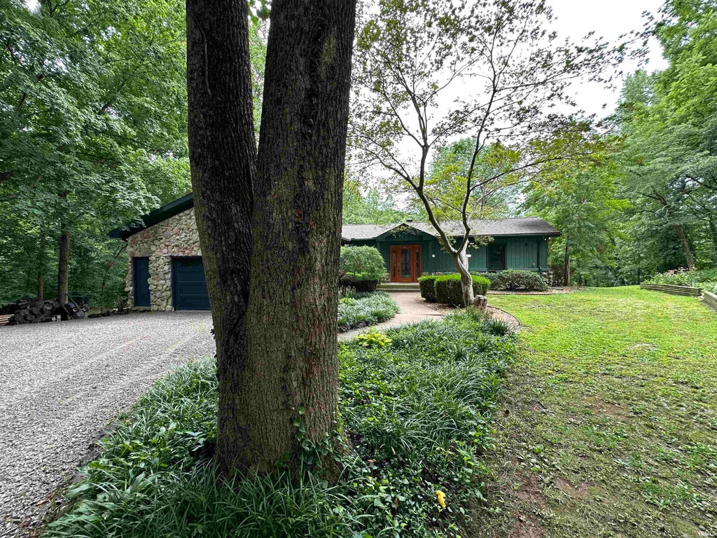 Photo of 701 Marigold Court, Evansville, IN 47712 (MLS # 202627730)