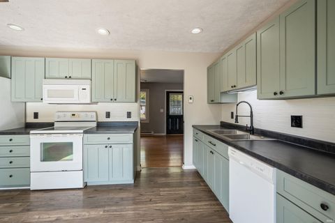 Tiny photo for 611 Elliott Court, Greentown, IN 46936 (MLS # 202542478)