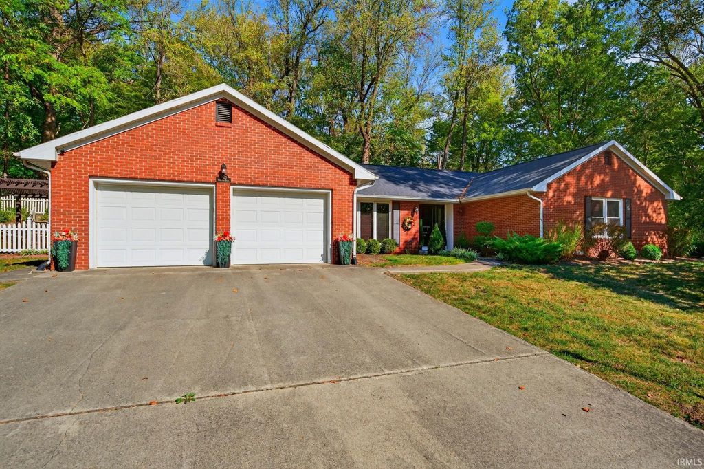Photo of 3720 Tomlinson Drive, Logansport, IN 46947 (MLS # 202610605)