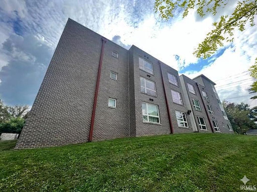 Photo of 604 N Smith Road, Bloomington, IN 47408 (MLS # 202619114)
