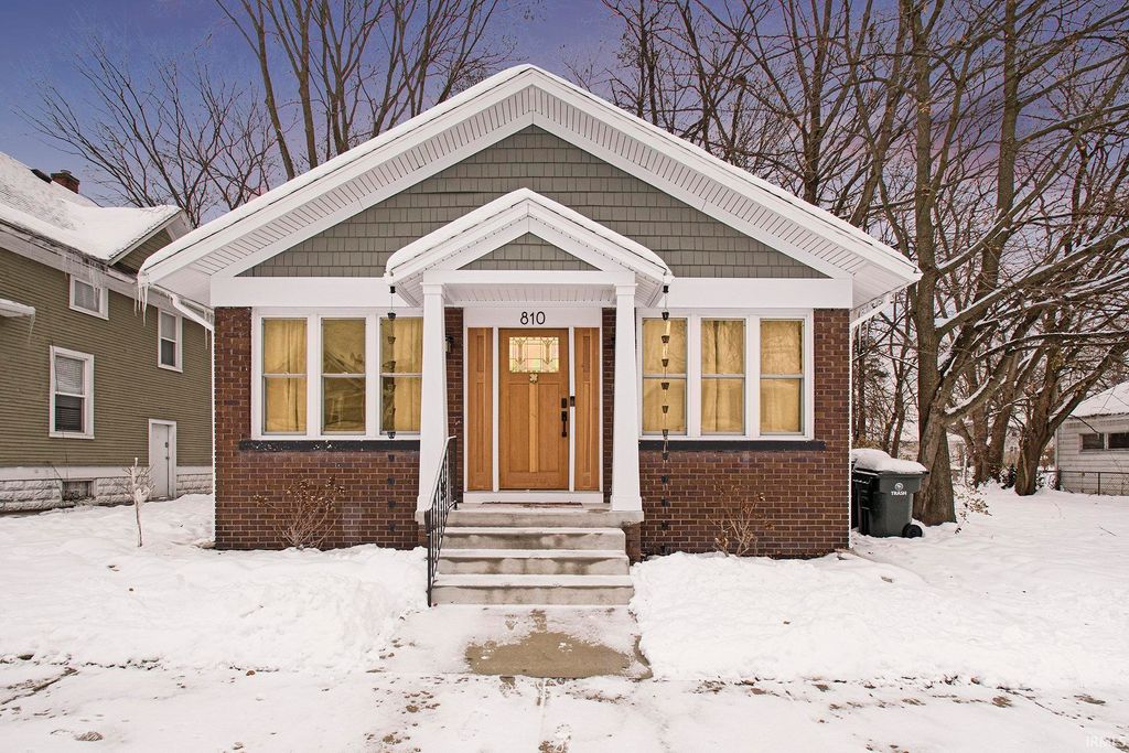 Photo of 810 N Saint Louis Boulevard, South Bend, IN 46617 (MLS # 202548578)