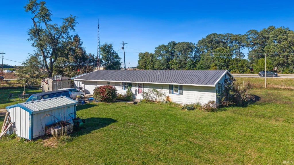 Photo of 7878 W Old Road 30, Warsaw, IN 46580 (MLS # 202644133)