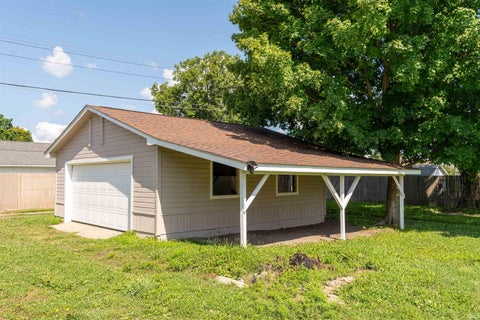 Tiny photo for 206 N Fulton Street, Parker City, IN 47368 (MLS # 202631607)