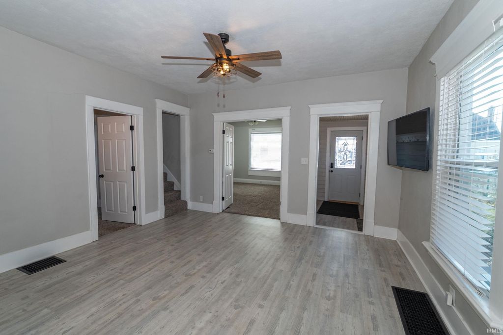 Photo of 304 E 8th Street, Mishawaka, IN 46544 (MLS # 202606390)