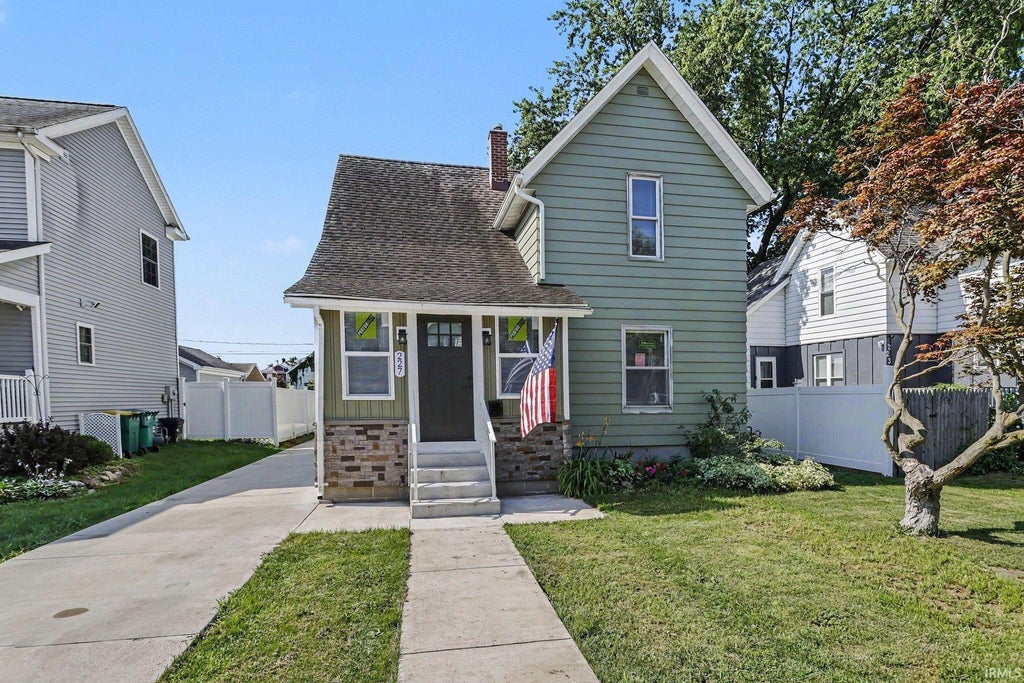 Photo of 227 E 9Th Street, Mishawaka, IN 46544 (MLS # 202631140)