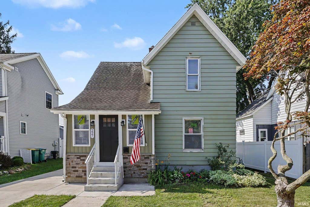Photo of 227 E 9Th Street, Mishawaka, IN 46544 (MLS # 202631140)