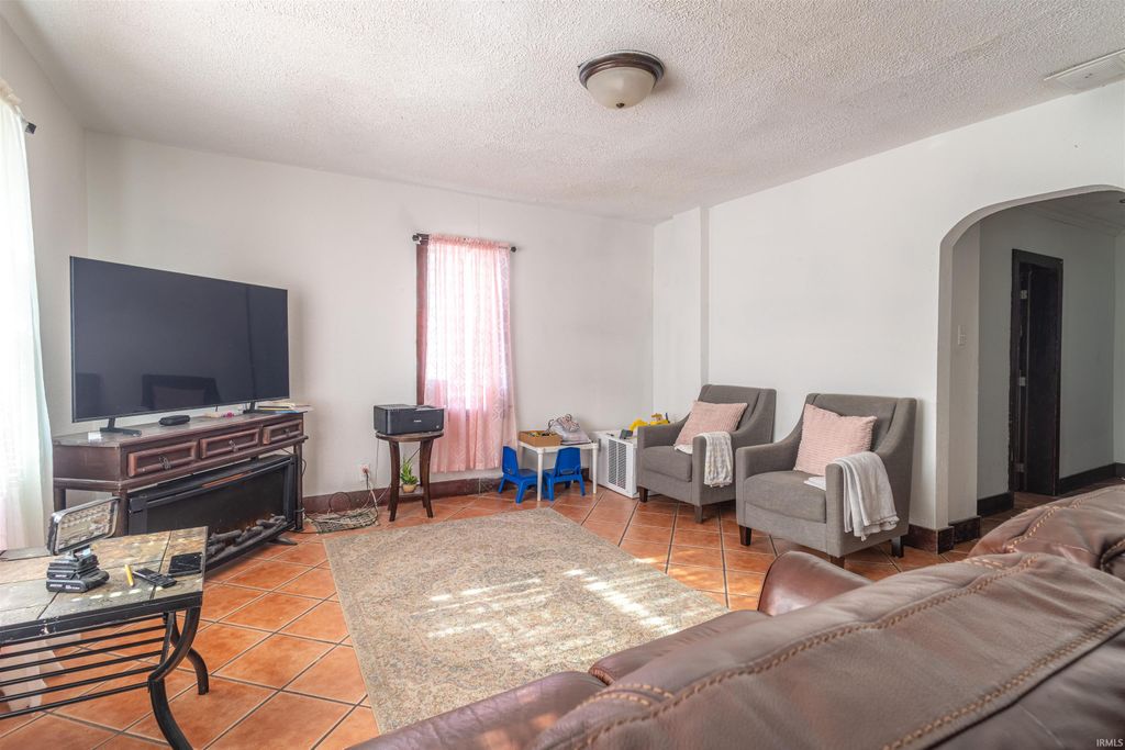 Photo of 501 E Lewis Street, Fort Wayne, IN 46802 (MLS # 202602788)