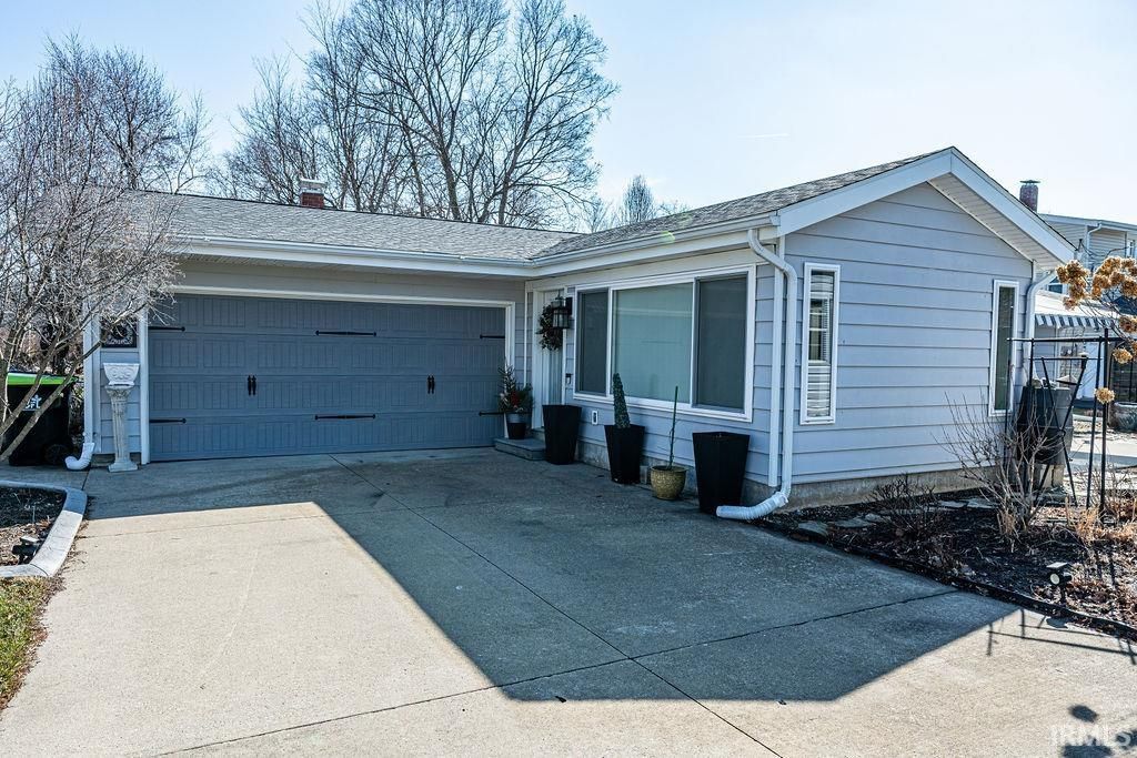 Photo of 2038 College Avenue, Huntington, IN 46750 (MLS # 202606809)