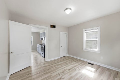 Tiny photo for 317 W Smith Street, Warsaw, IN 46580 (MLS # 202637813)
