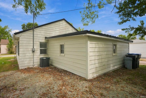 Tiny photo for 317 W Smith Street, Warsaw, IN 46580 (MLS # 202637813)