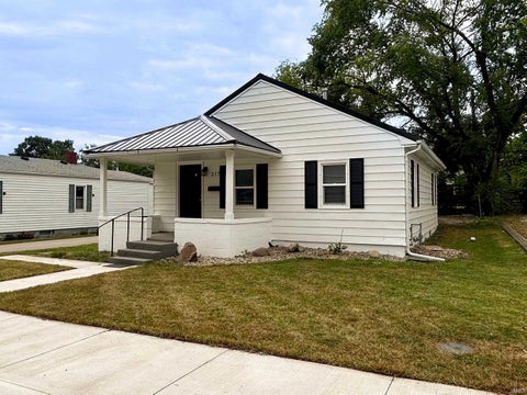 Tiny photo for 317 W Smith Street, Warsaw, IN 46580 (MLS # 202637813)