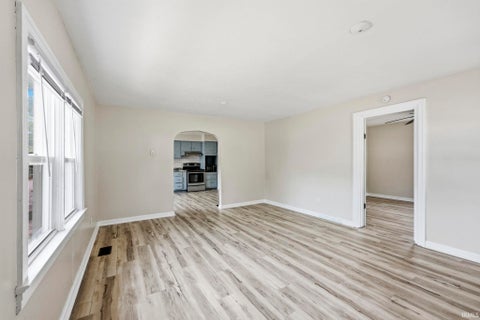 Tiny photo for 317 W Smith Street, Warsaw, IN 46580 (MLS # 202637813)