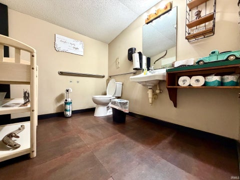 Tiny photo for 1414 Bundy Lane, Bedford, IN 47421 (MLS # 202614044)