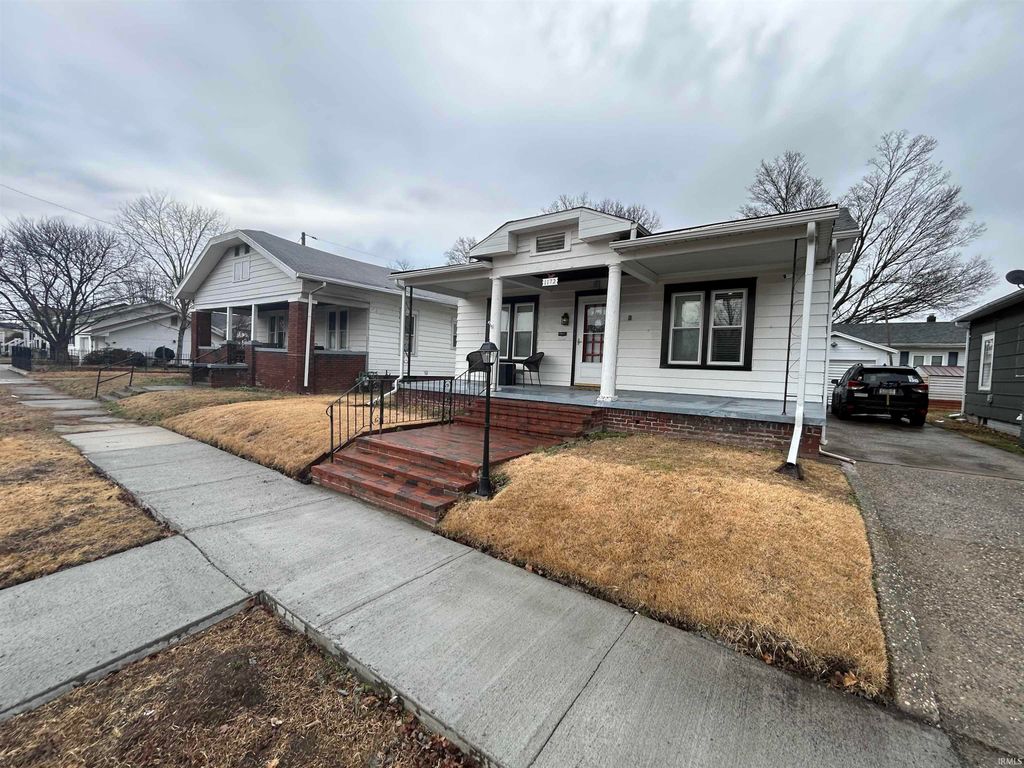 Photo of 1172 E Locust Street, Vincennes, IN 47591 (MLS # 202601766)