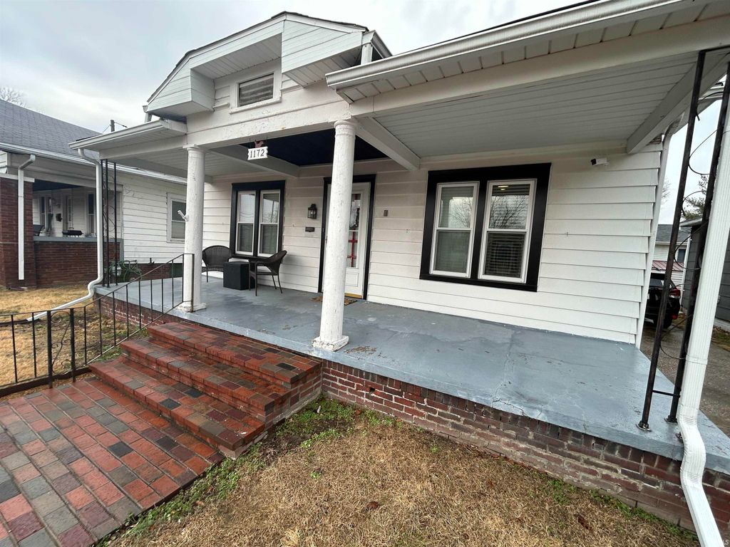 Photo of 1172 E Locust Street, Vincennes, IN 47591 (MLS # 202601766)