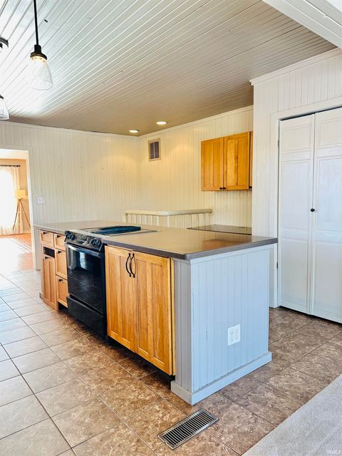 Tiny photo for 8812 W Mill Road, Yorktown, IN 47396 (MLS # 202545498)