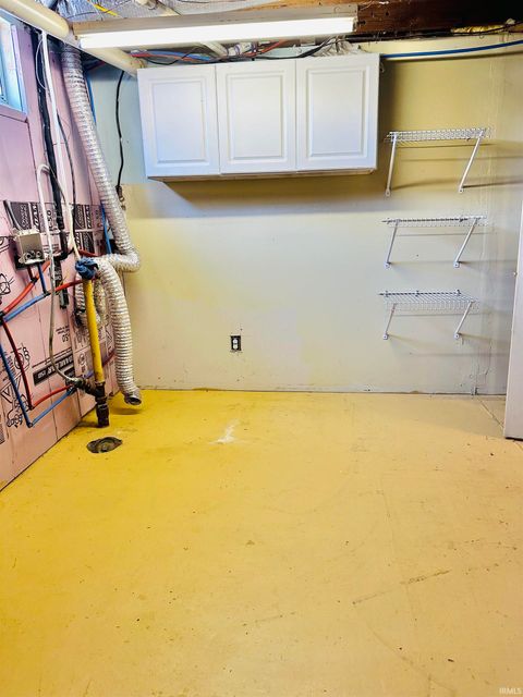 Tiny photo for 8812 W Mill Road, Yorktown, IN 47396 (MLS # 202545498)