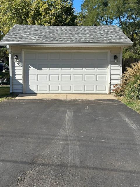 Tiny photo for 8812 W Mill Road, Yorktown, IN 47396 (MLS # 202545498)