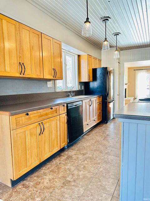 Tiny photo for 8812 W Mill Road, Yorktown, IN 47396 (MLS # 202545498)