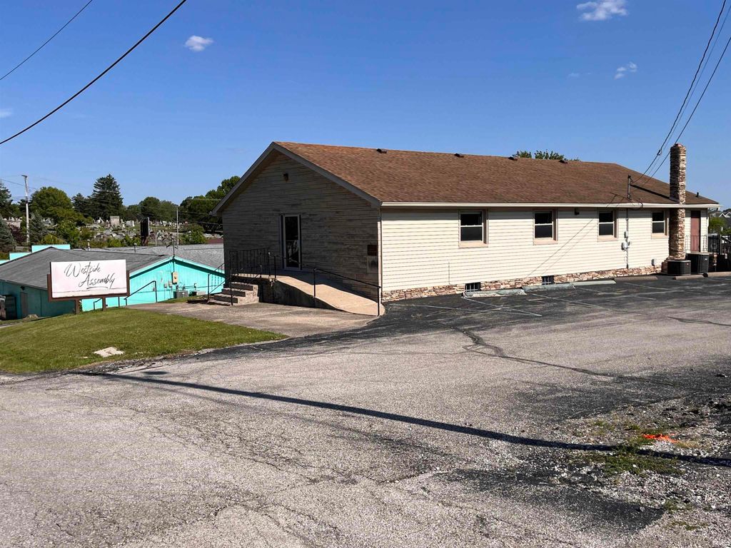 Photo of 1409 W Kirkwood Avenue, Bloomington, IN 47404 (MLS # 202617868)