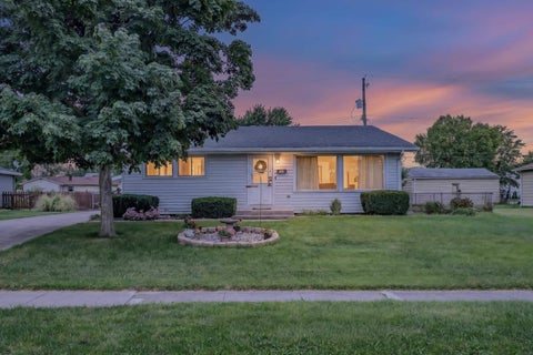 Photo of 903 Elnora Drive, Fort Wayne, IN 46825 (MLS # 202637554)