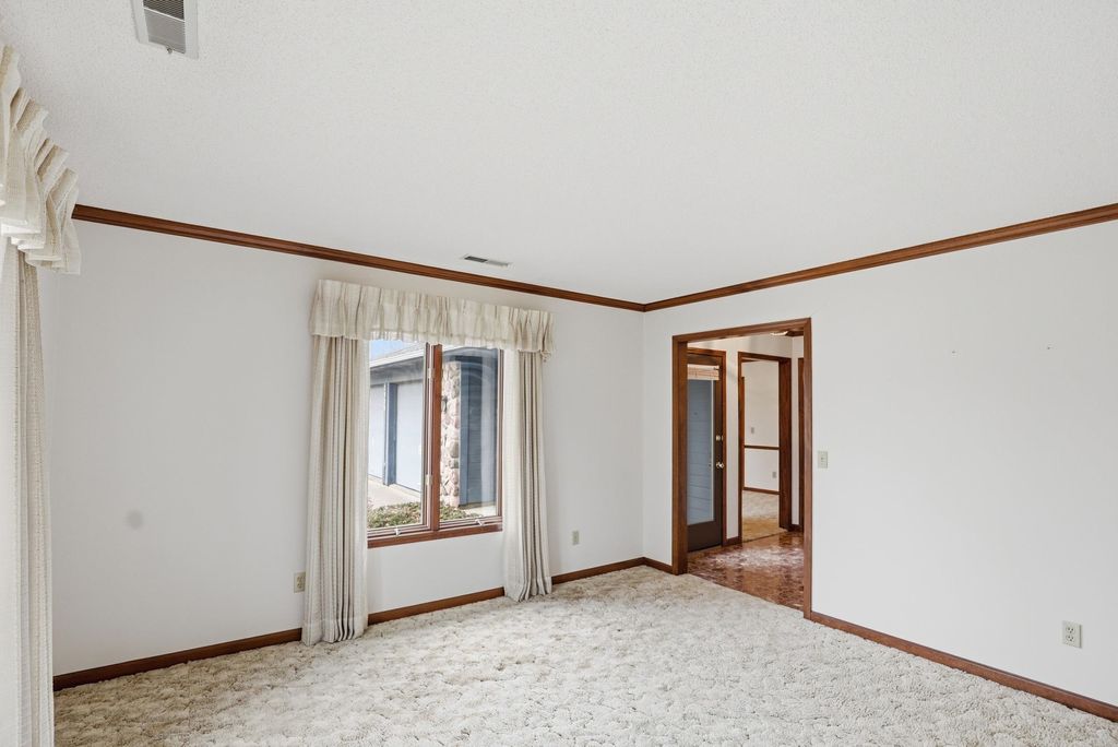 Photo of 2929 KENBRIDGE Court, Fort Wayne, IN 46845 (MLS # 202607978)