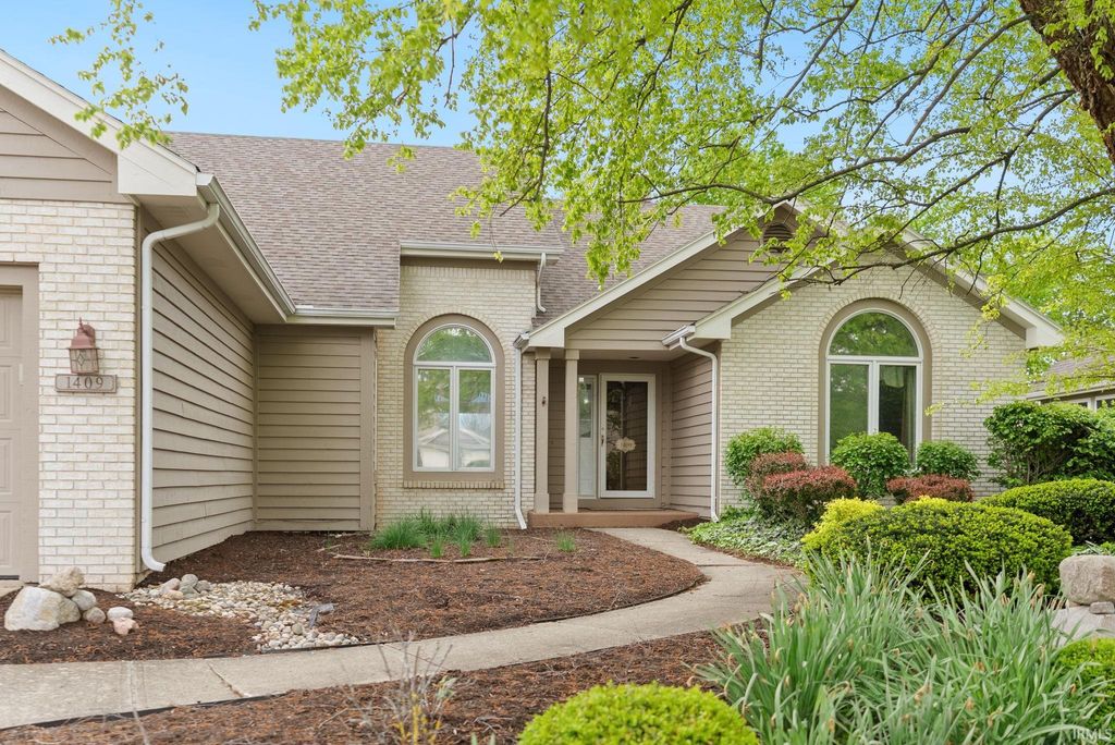 Photo of 1409 Copper Beech Run, Fort Wayne, IN 46814 (MLS # 202616247)