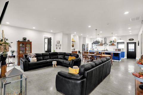 Tiny photo for 8257 S Country Road 1075, Charlottesville, IN 46117 (MLS # 202546908)