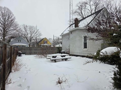 Tiny photo for 1214 E Jefferson Street, Rochester, IN 46975 (MLS # 202603750)