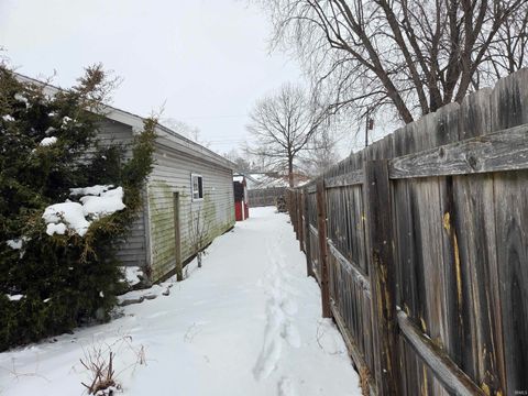 Tiny photo for 1214 E Jefferson Street, Rochester, IN 46975 (MLS # 202603750)