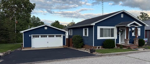 Photo of 626 V Street ST, Bedford, IN 47421 (MLS # 202616863)