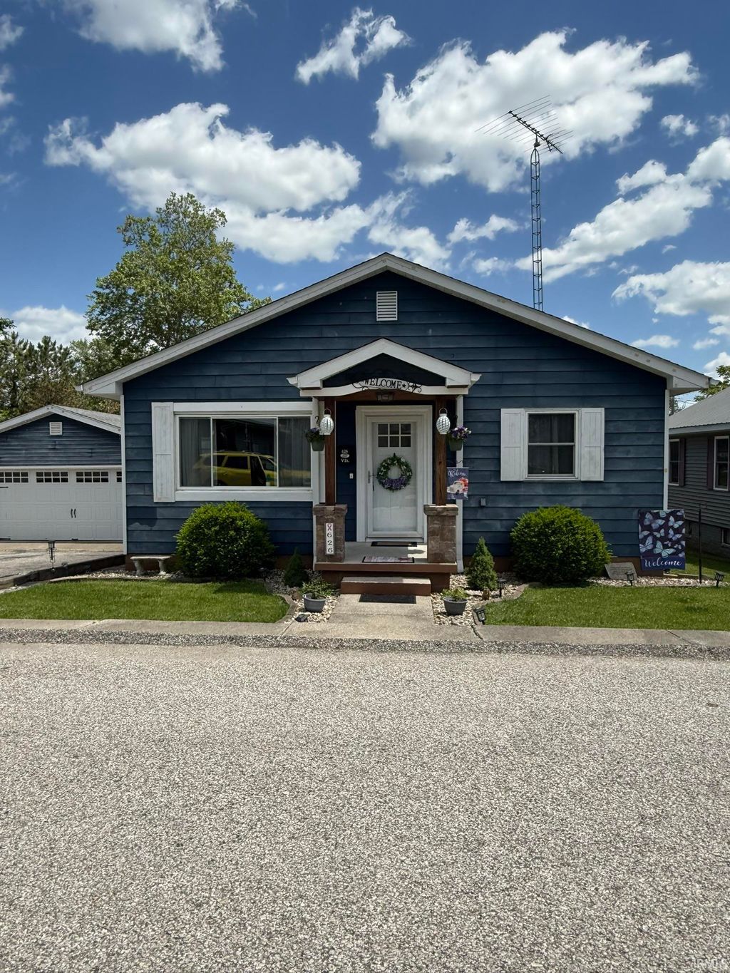 Photo of 626 V Street ST, Bedford, IN 47421 (MLS # 202616863)