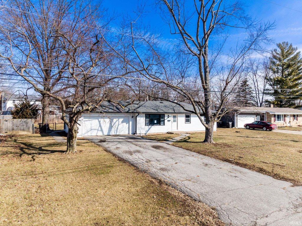 Photo of 3509 E Maplegrove Avenue, Fort Wayne, IN 46806 (MLS # 202606238)