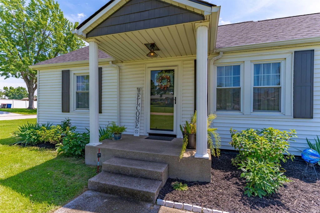 Photo of 2511 Saint George Road, Evansville, IN 47711 (MLS # 202621401)