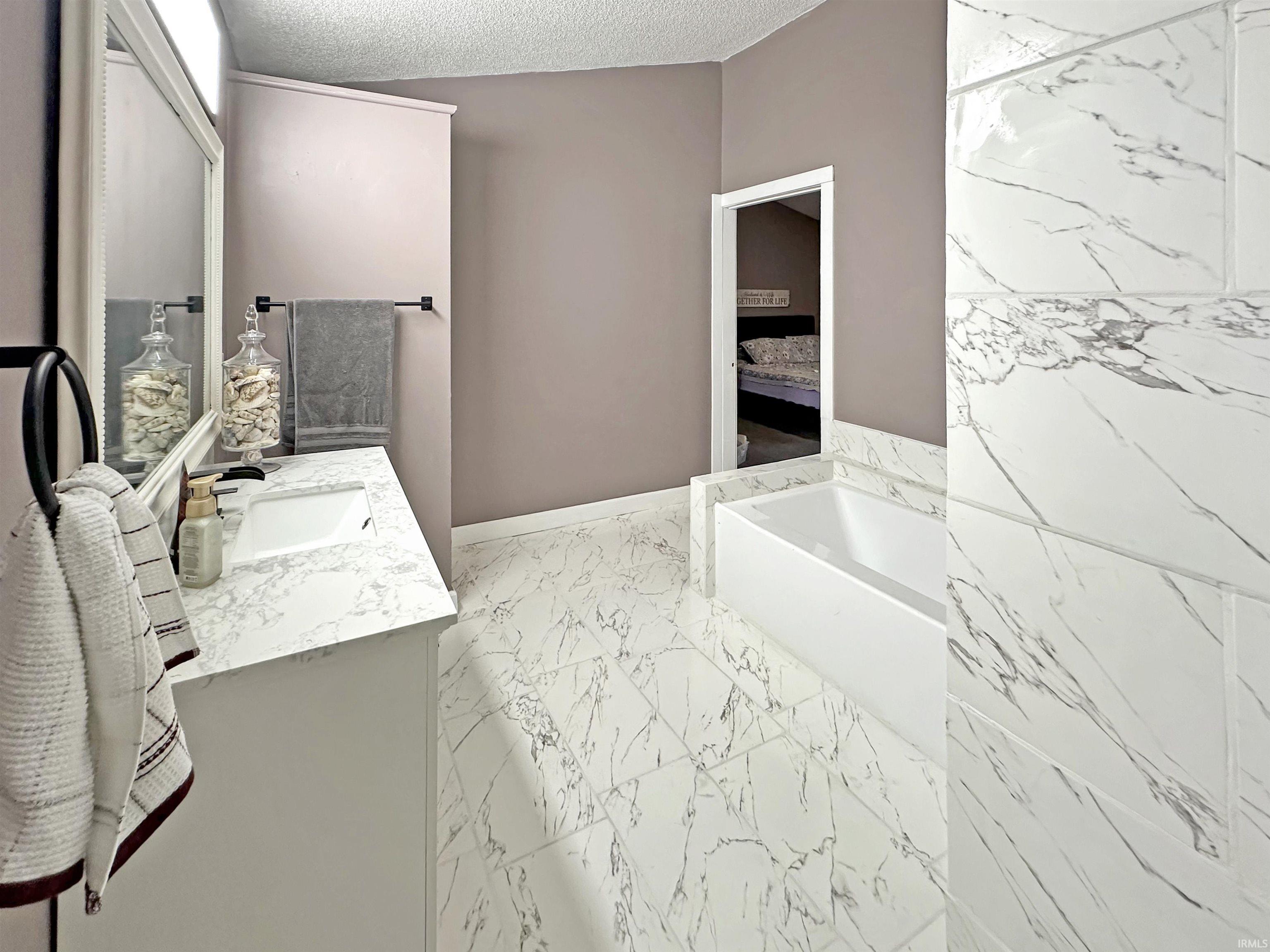 Tipton, Indiana 46072, United States, 3 Bedrooms Bedrooms, ,2 BathroomsBathrooms,Residential,Active,257010