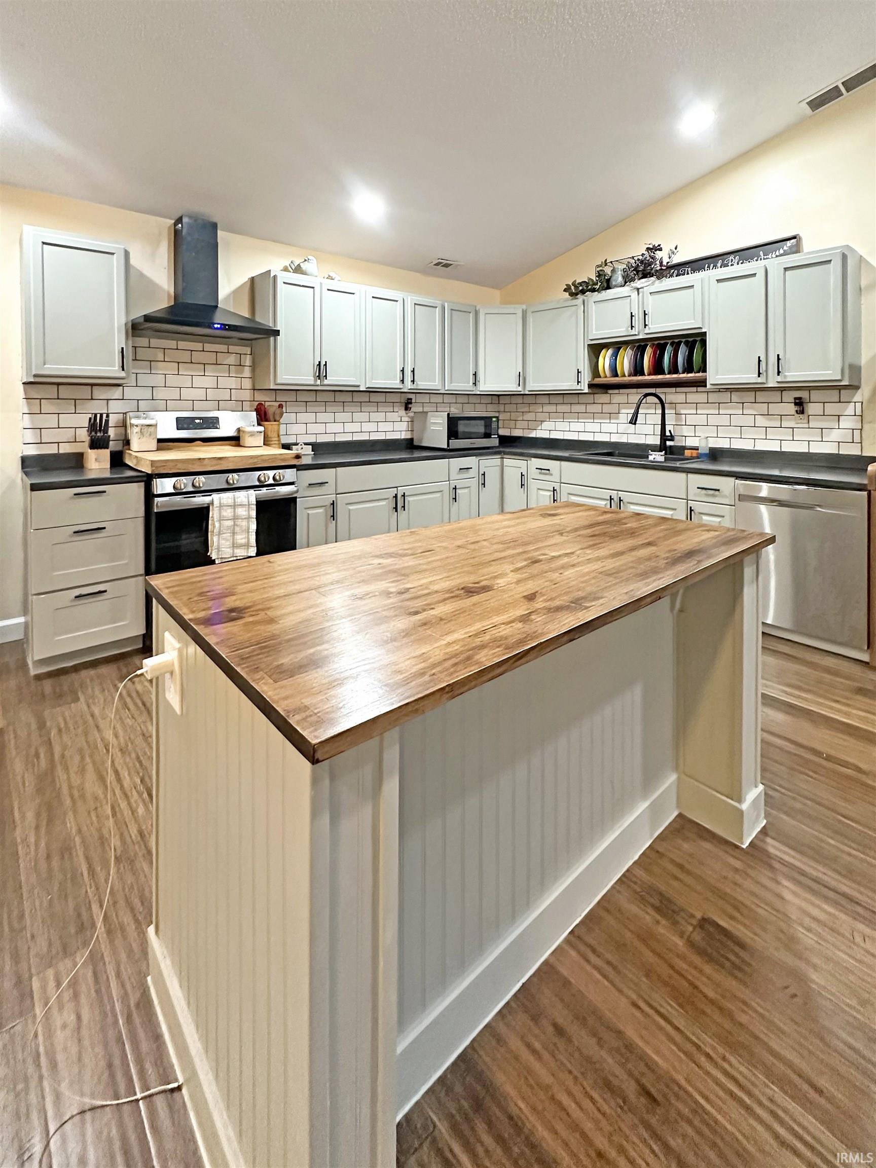 Tipton, Indiana 46072, United States, 3 Bedrooms Bedrooms, ,2 BathroomsBathrooms,Residential,Active,257010