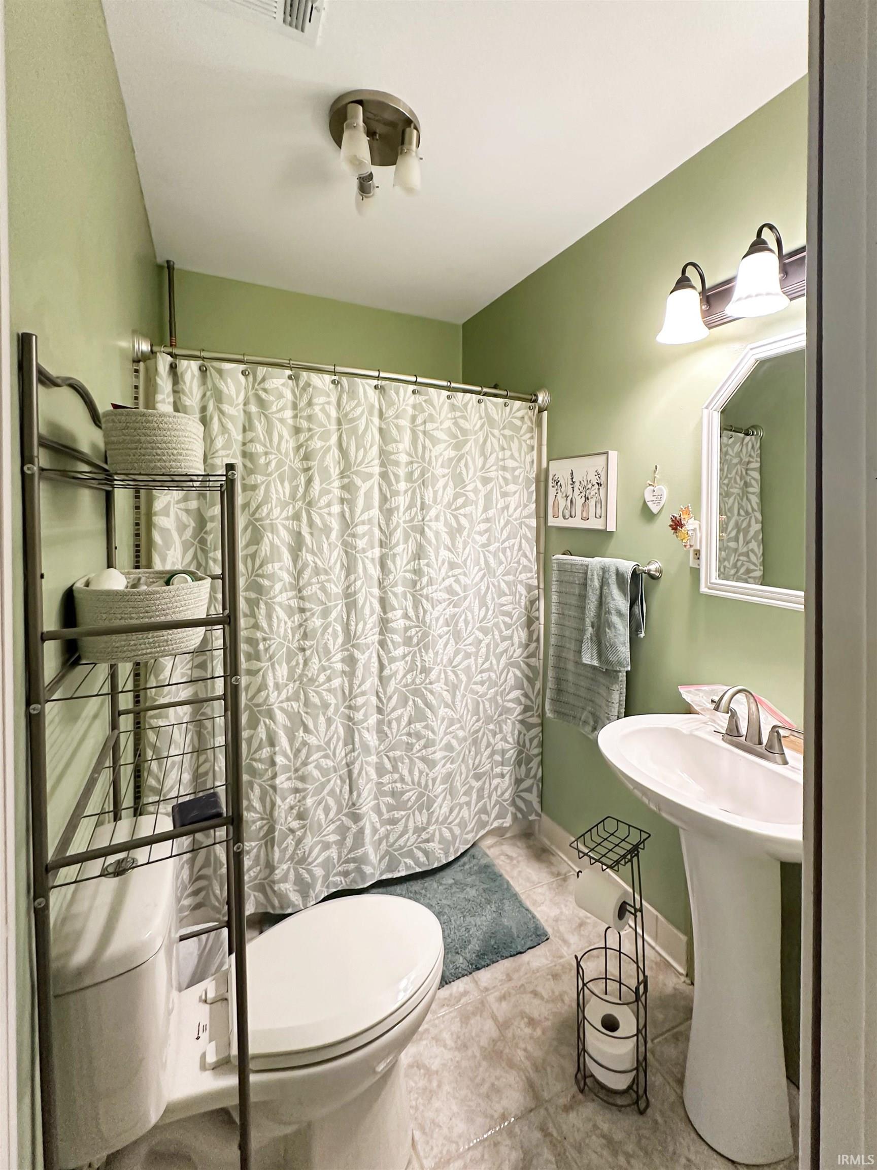 Tipton, Indiana 46072, United States, 3 Bedrooms Bedrooms, ,2 BathroomsBathrooms,Residential,Active,257010