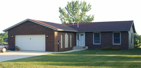 Photo of 1830 E Walnut Street, Warsaw, IN 46582 (MLS # 202545468)
