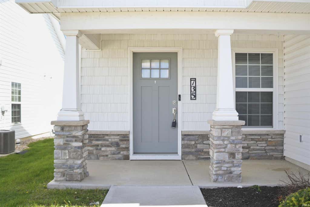 Photo of 735 W Hamilton Road, Fort Wayne, IN 46814 (MLS # 202621221)
