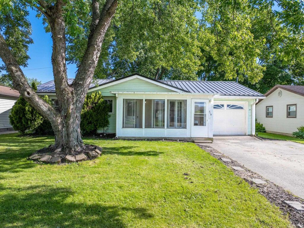 Photo of 812 Birchwood Court, Wabash, IN 46992 (MLS # 202619559)
