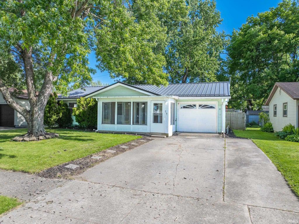 Photo of 812 Birchwood Court, Wabash, IN 46992 (MLS # 202619559)