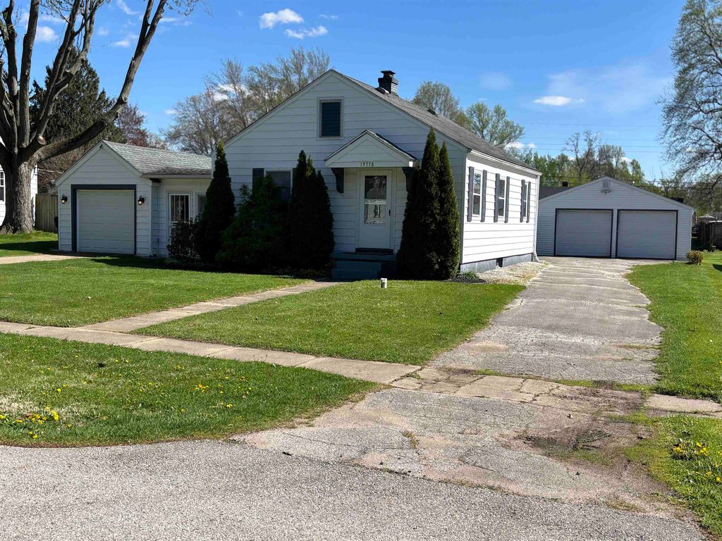 Photo of 19778 Lucinda Street, South Bend, IN 46614 (MLS # 202614048)