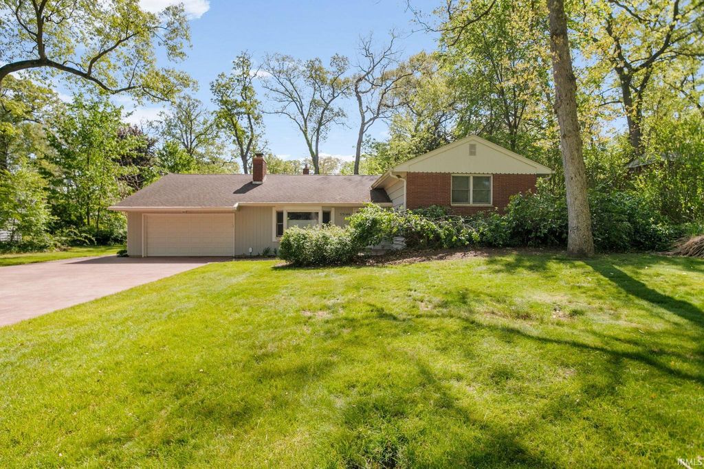 Photo of 53146 Oakmont Central Drive, South Bend, IN 46637 (MLS # 202619733)