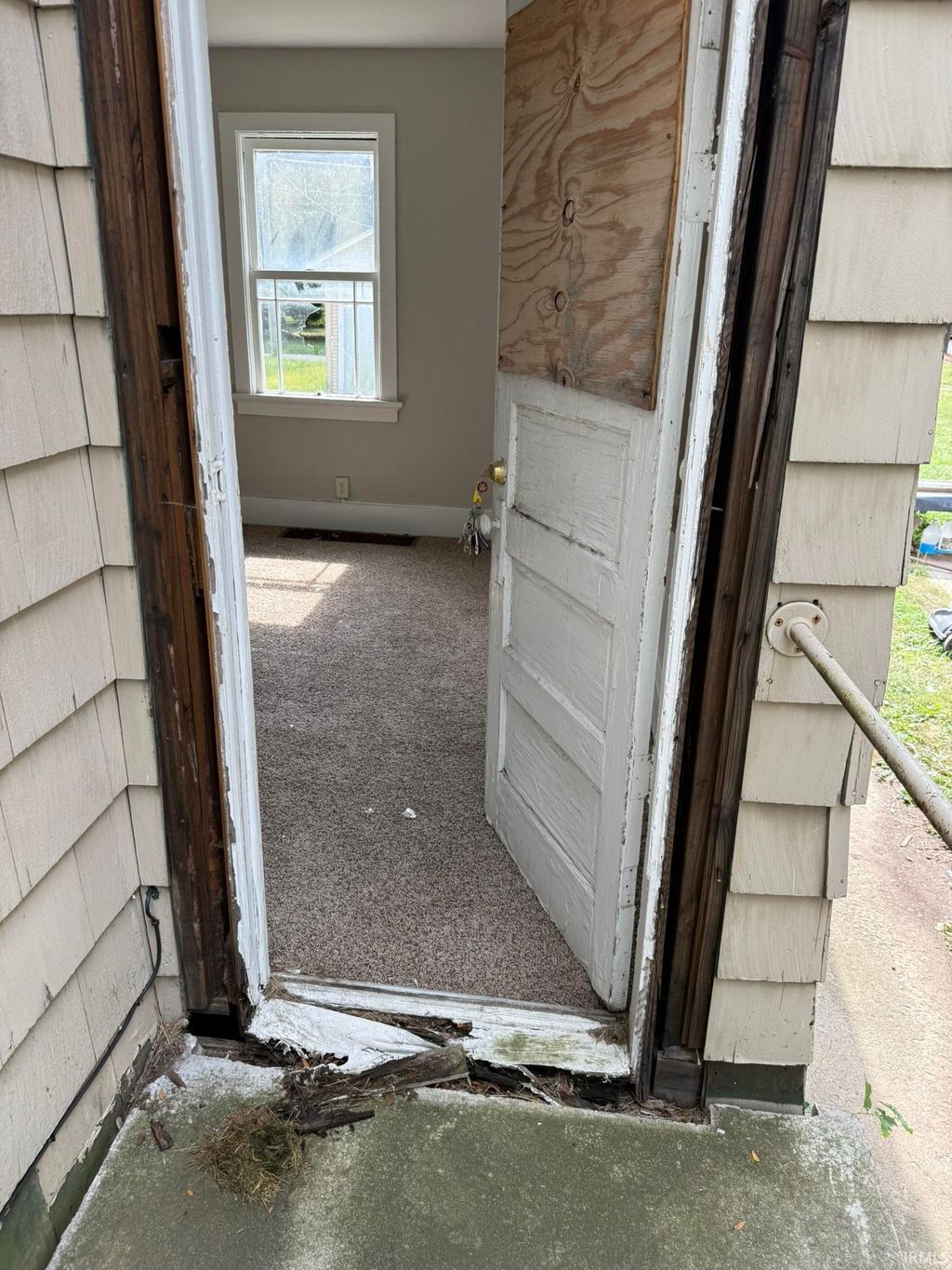 Photo of 2006 Pontiac Street, Fort Wayne, IN 46806 (MLS # 202542769)